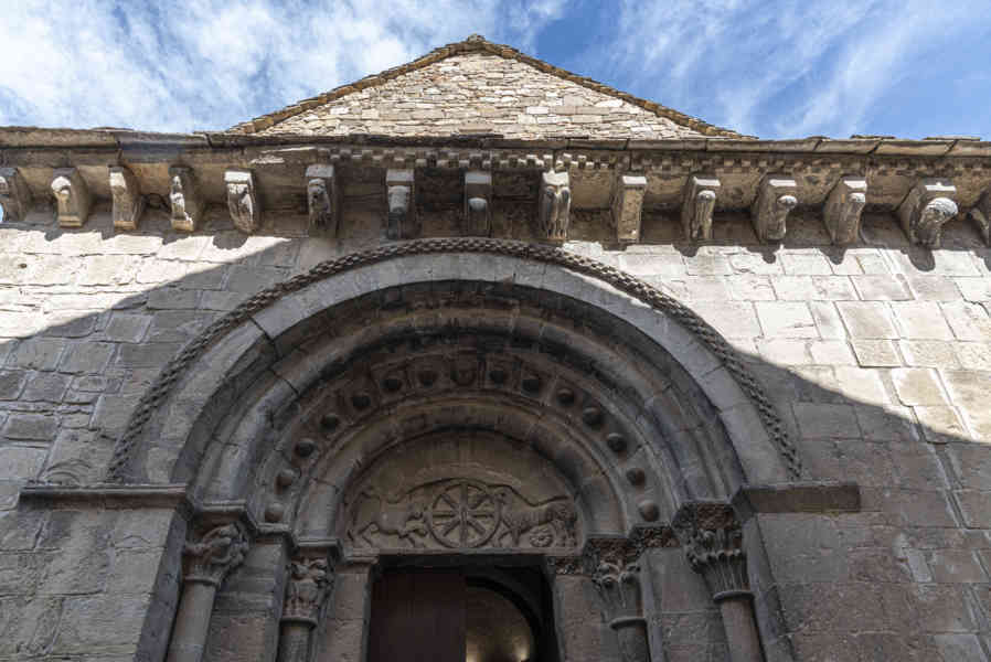Huesca - Santa Cruz de los Serós 06 - iglesia de Santa María.jpg